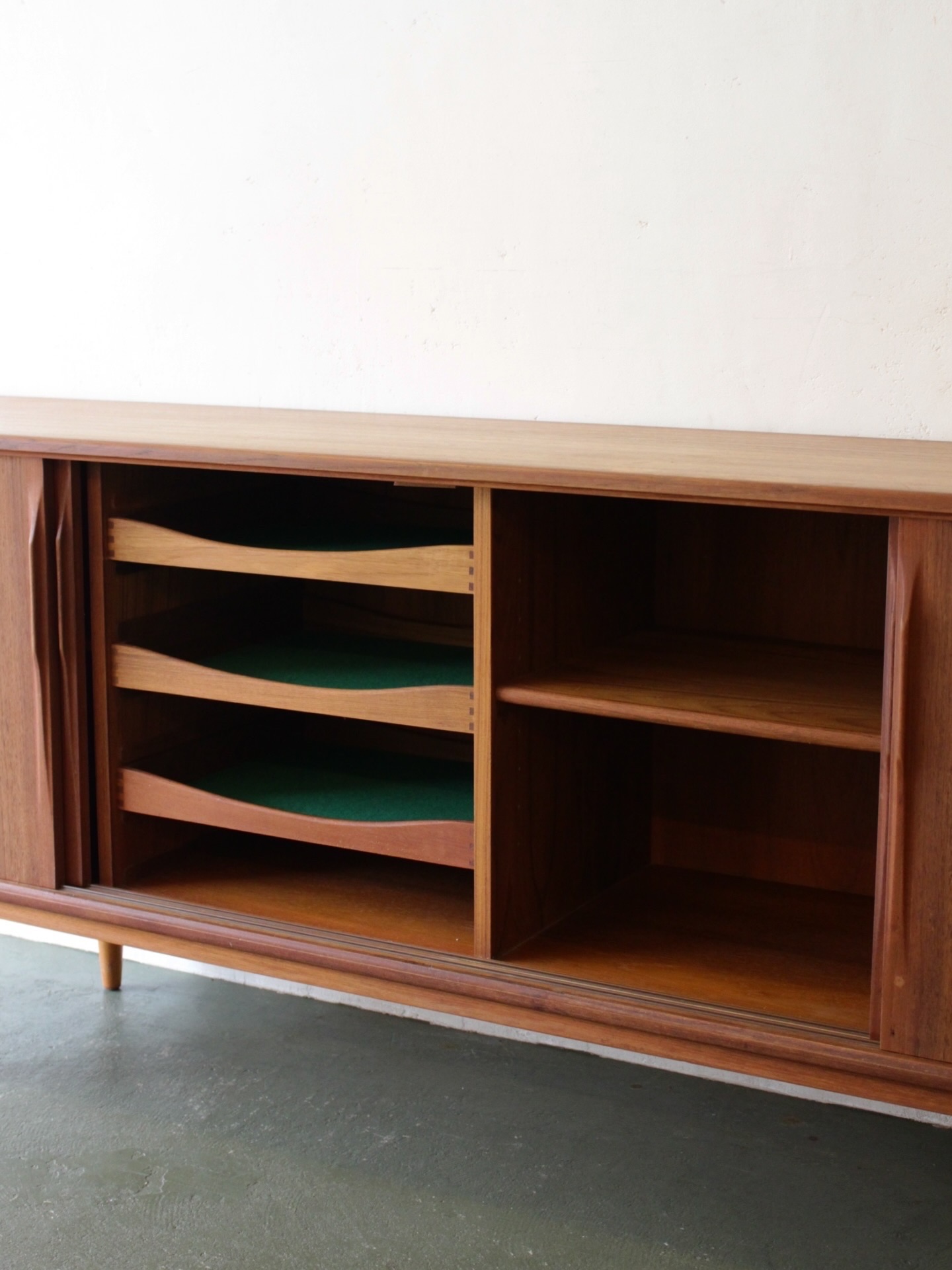 New Arrival！】Axel Christensen SIDEBOARD (Denmark) – transista